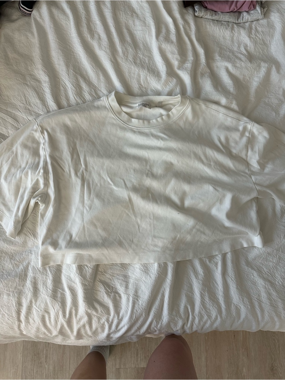 Aritzia babaton Cropped White Tee